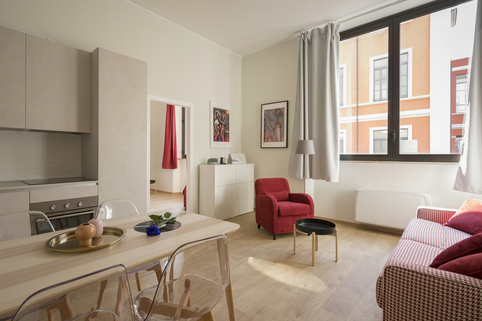 Sofa sale timing for UK home furniture shoppers main room context